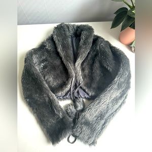 faux fur cropped coat, size small, gray. In great condition, no stain no rips.